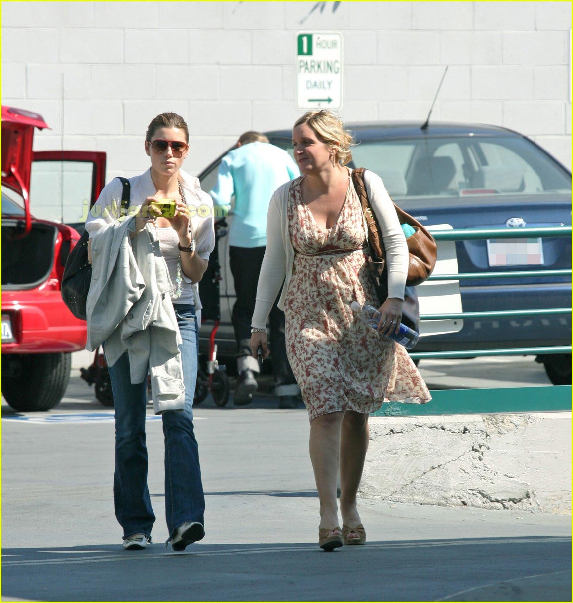Jessica Biel Snaps Back at Paparazzi