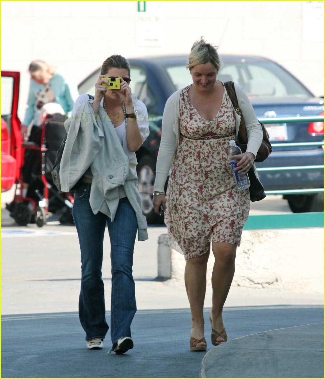 Jessica Biel Snaps Back at Paparazzi