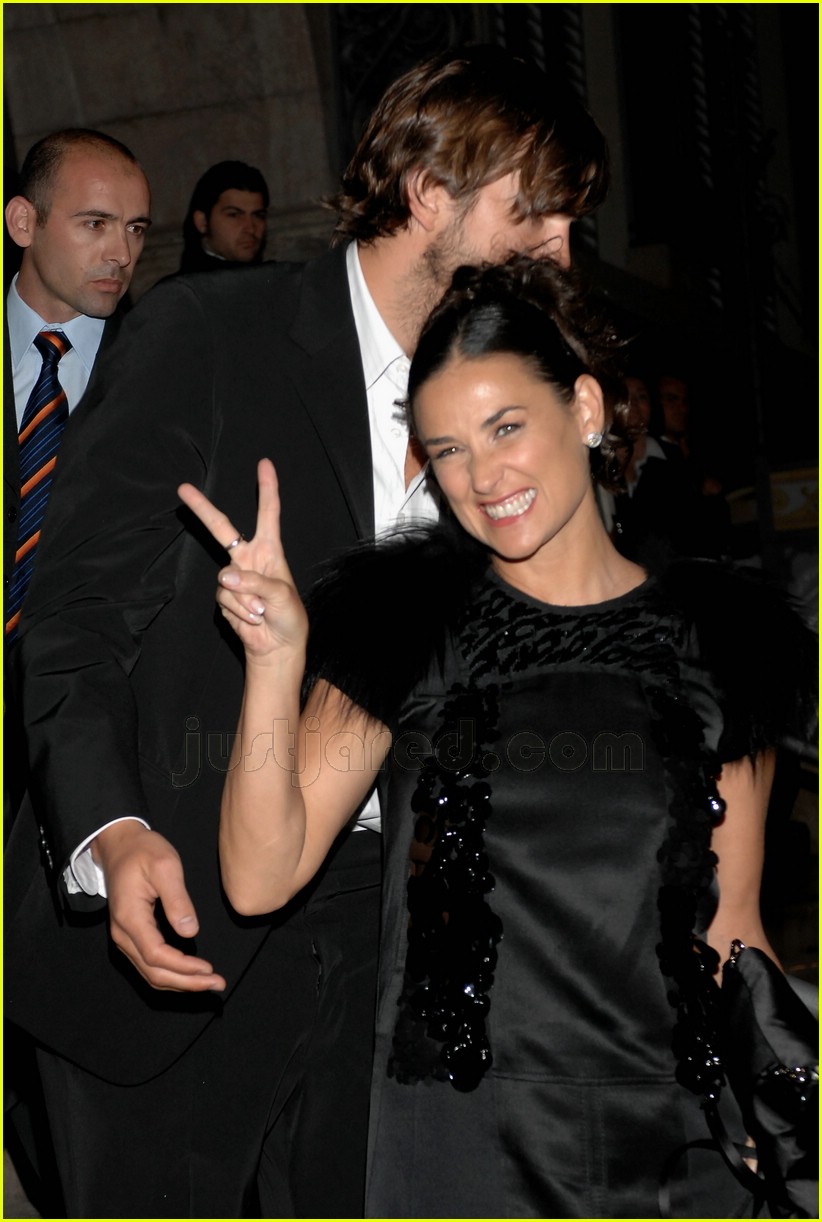 Demi & Ashton Love Sailing