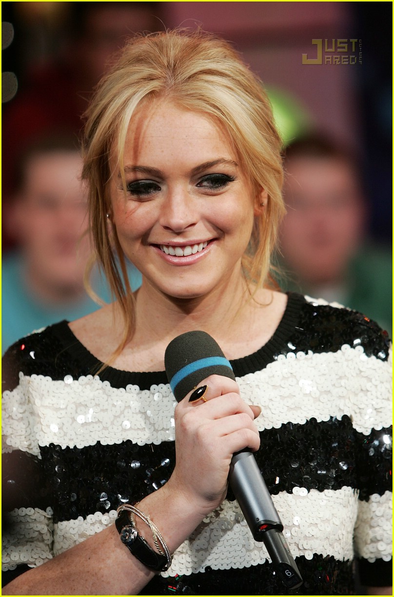 Lindsay Lohan: Look at My Bellybutton Ring