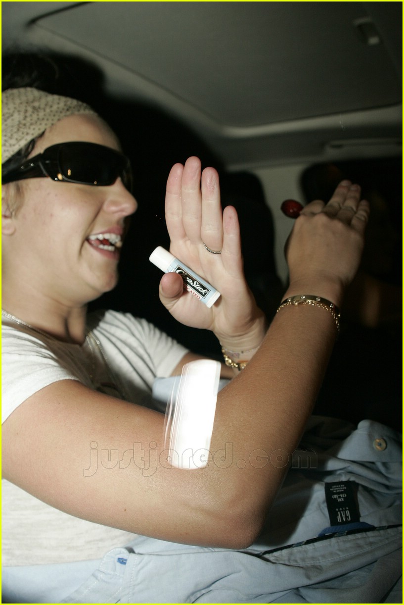Britney Spears Uses Medicated Chapstick