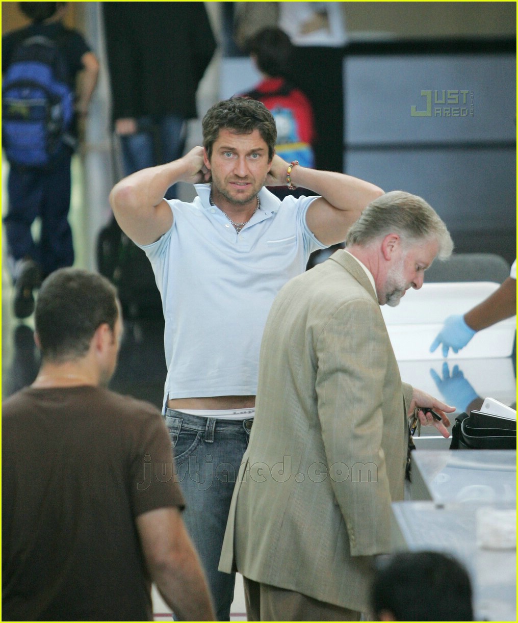 Gerard Butler's Airport Sexiness