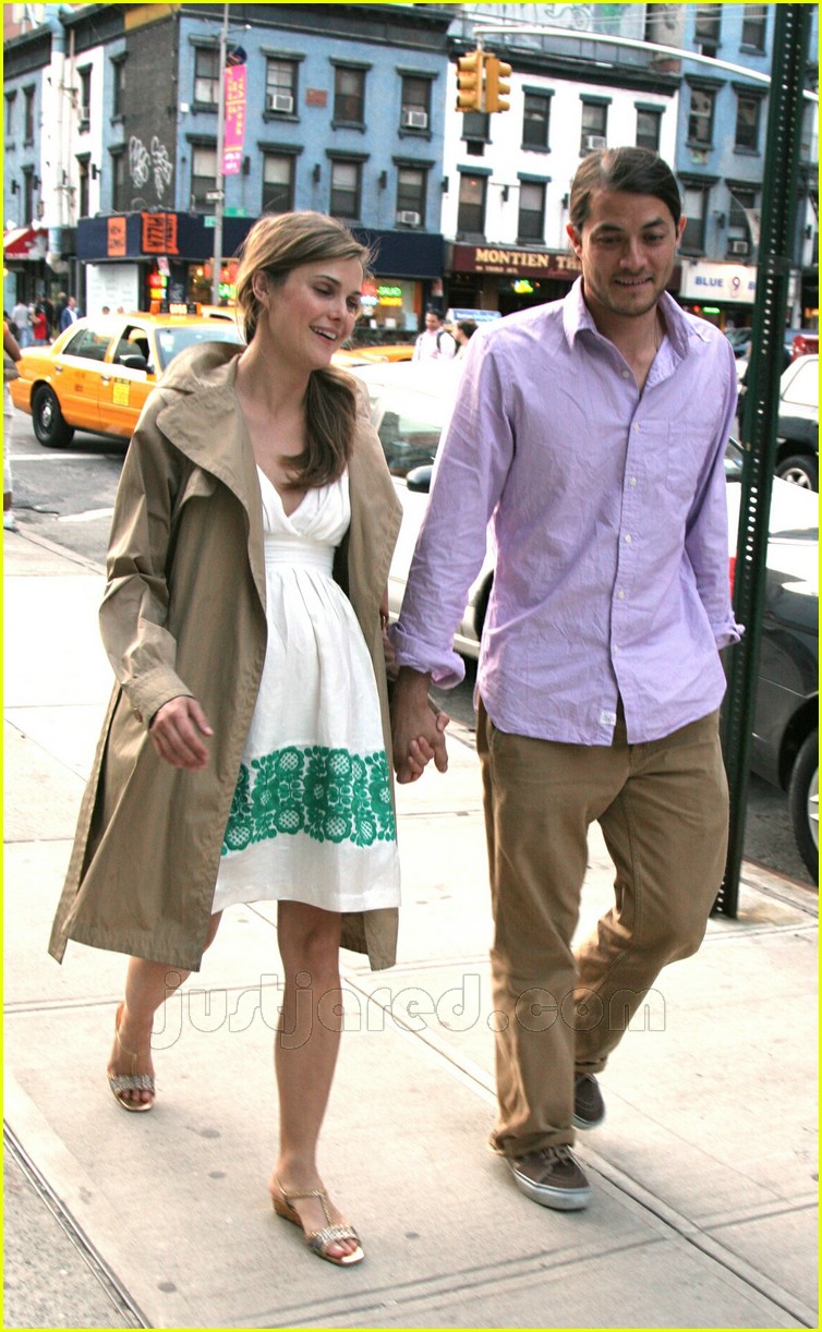Keri Russell Welcomes Son River Deary