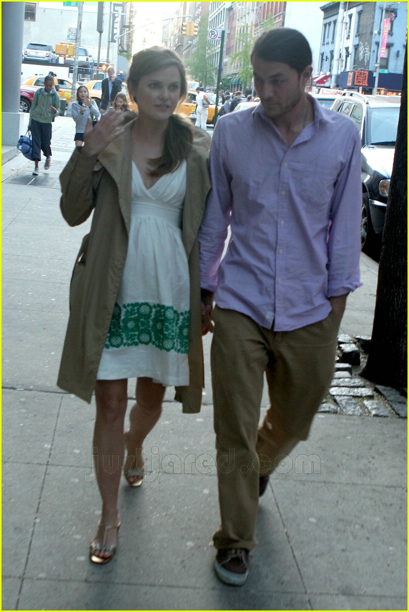 Keri Russell Welcomes Son River Deary