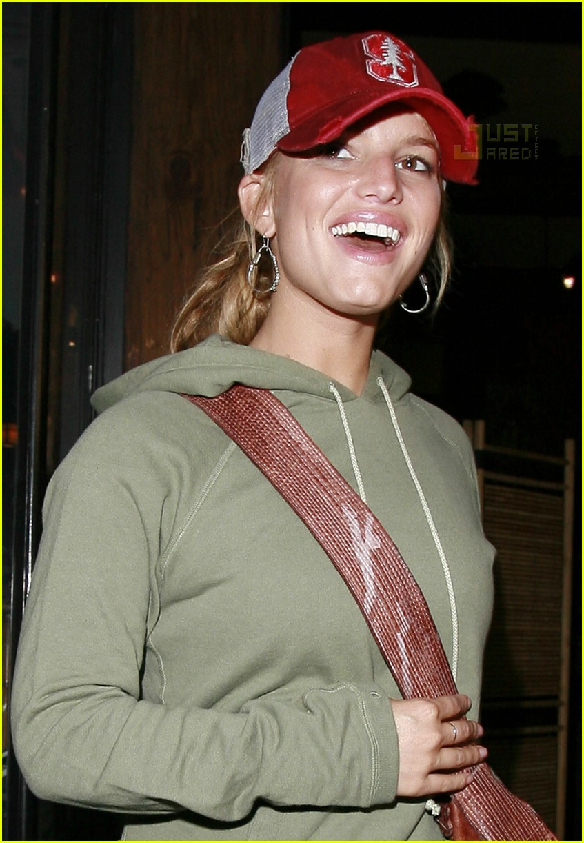 Jessica Simpson: Single and Smiling
