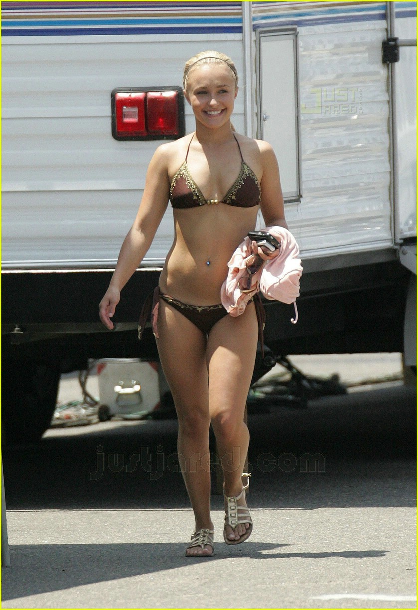 Hayden Panettiere is a Bikini Babe