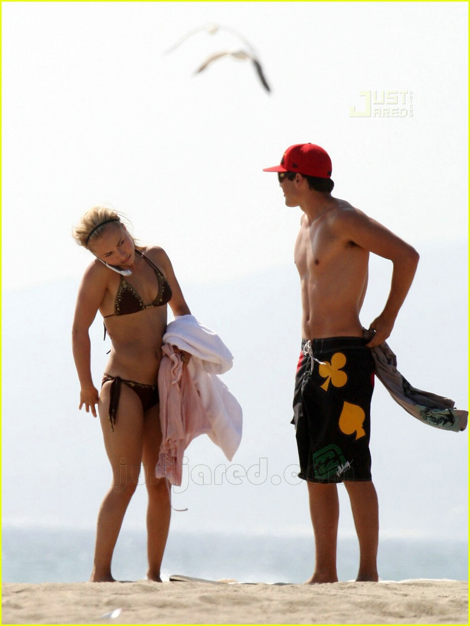 Hayden Panettiere is a Bikini Babe
