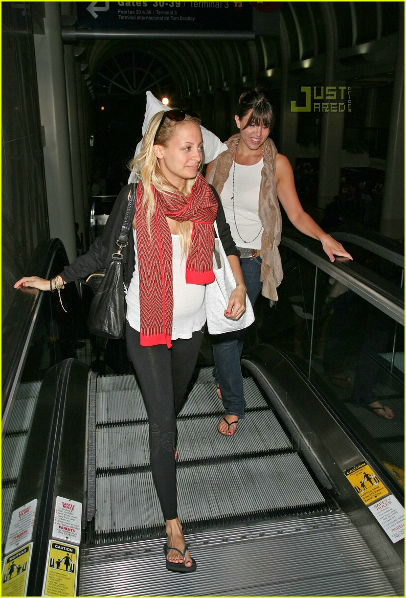 Nicole Richie Heads to NY Fashion Week