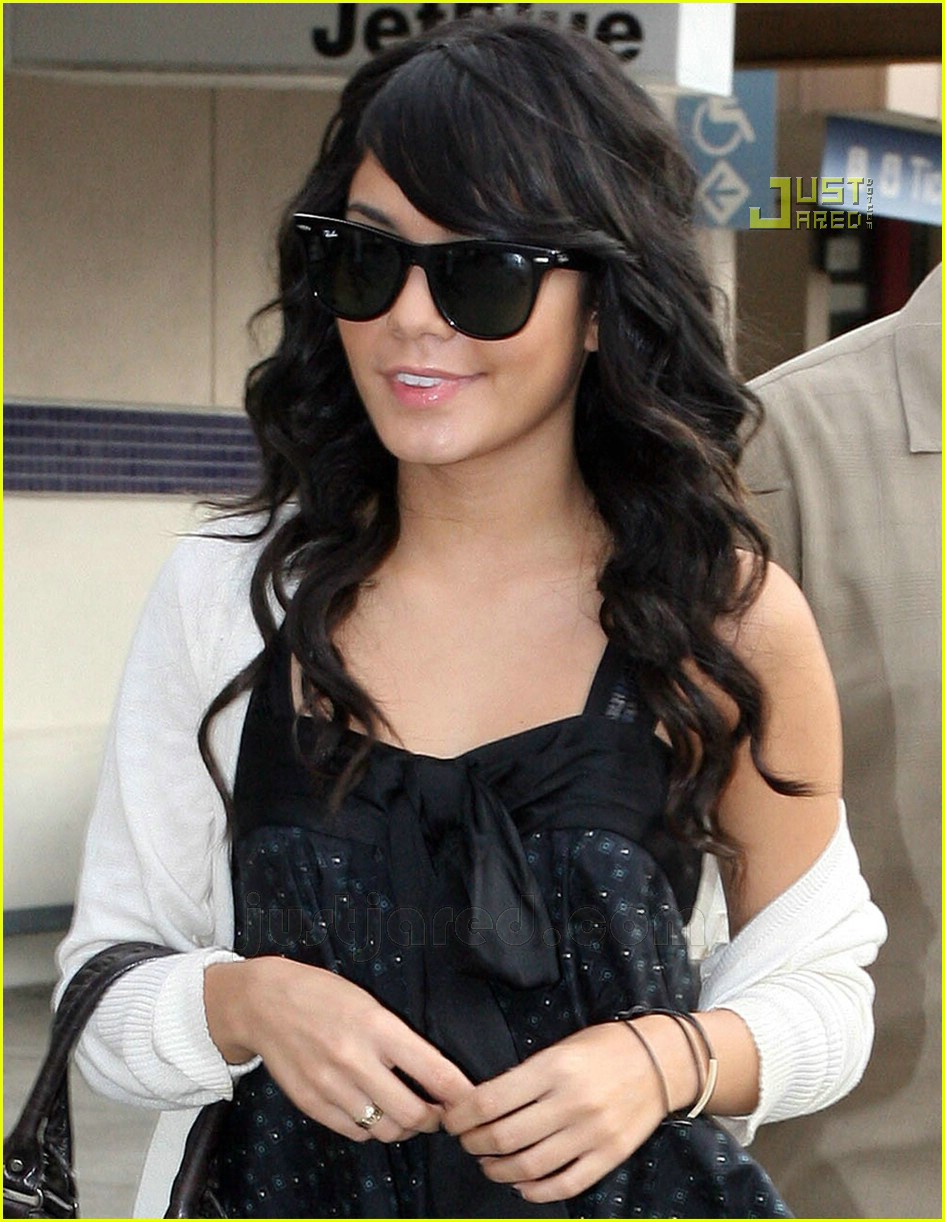 Vanessa Hudgens @ Burbank Airport