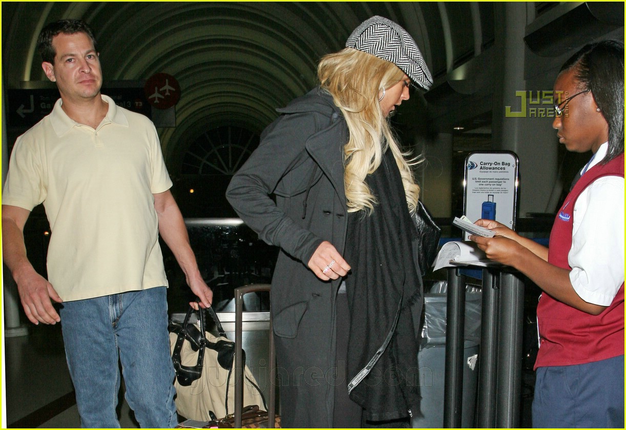 Lindsay Lohan Escapes LA