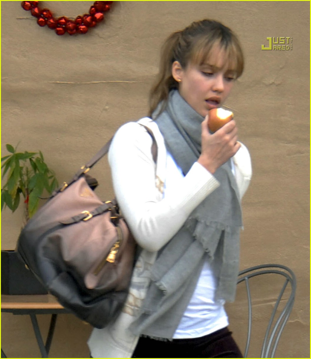 Jessica Alba: Bangs During Pregnancy