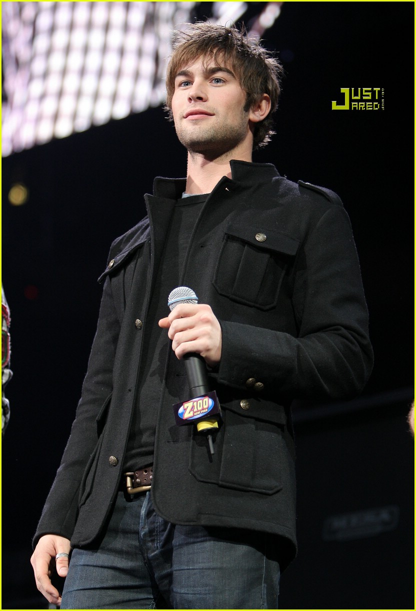 Chace Crawford says "Uh-Oh"