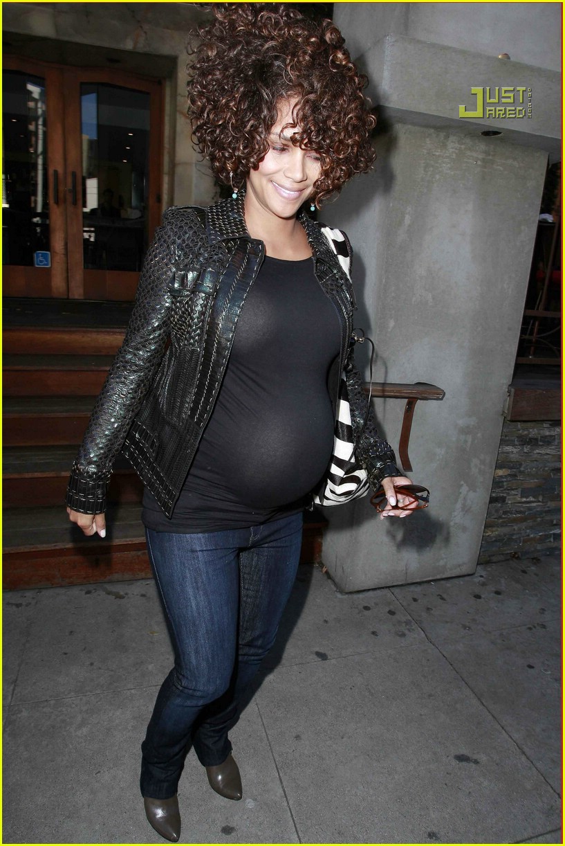 Halle Berry Sheer is Pregnant