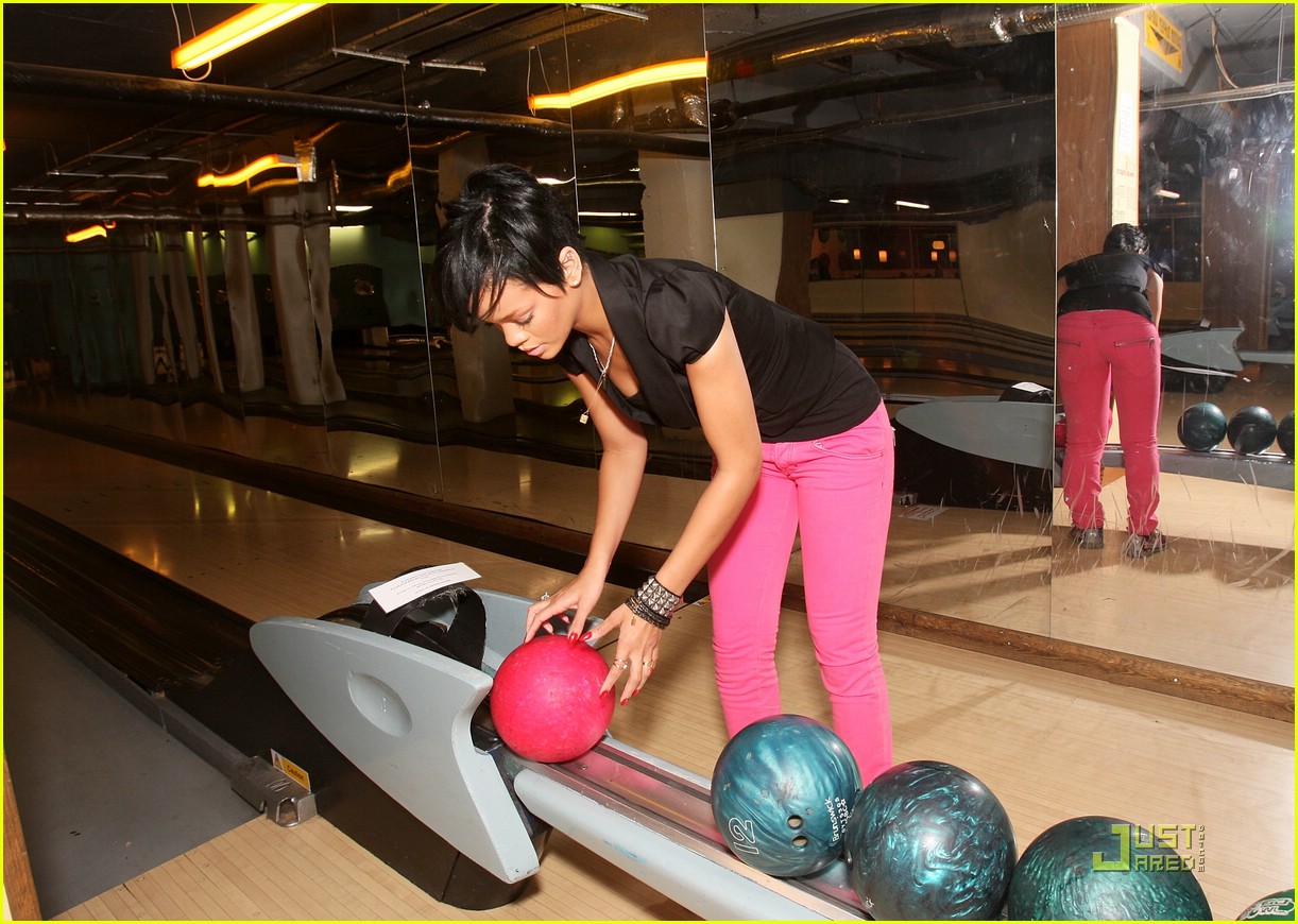 Rihanna is a Bowling Babe