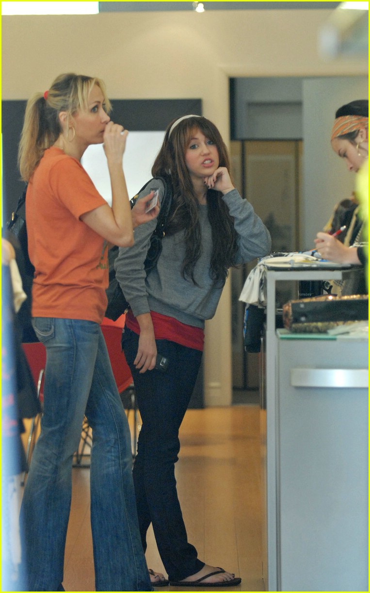 Miley Cyrus Shops 'Til She Drops