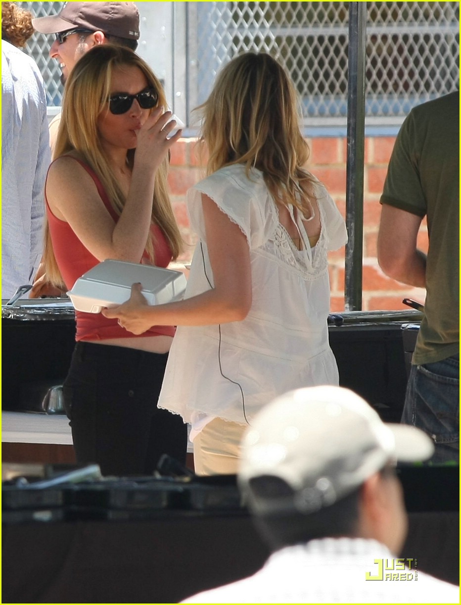 Lindsay Lohan Has Labor Pains!