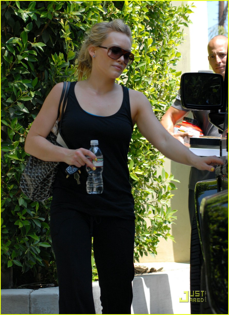Hilary Duff Picks Up Protein Powder