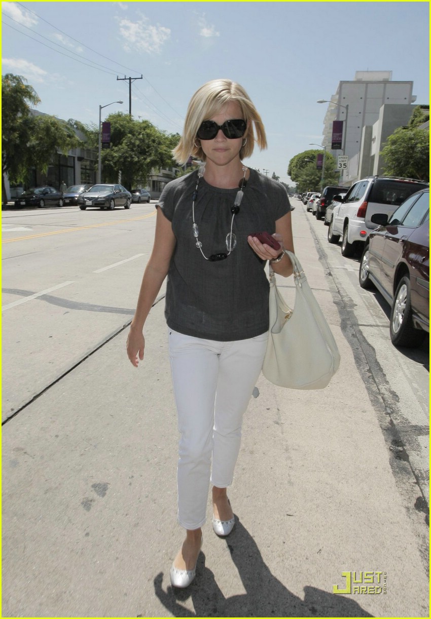 Reese Witherspoon Loves Stella McCartney