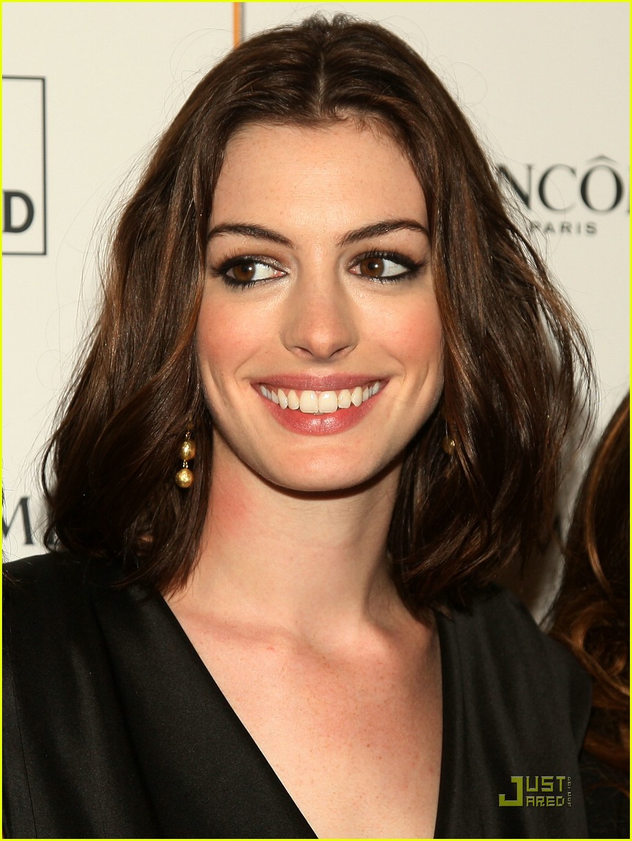 Anne Hathaway is Getting Married