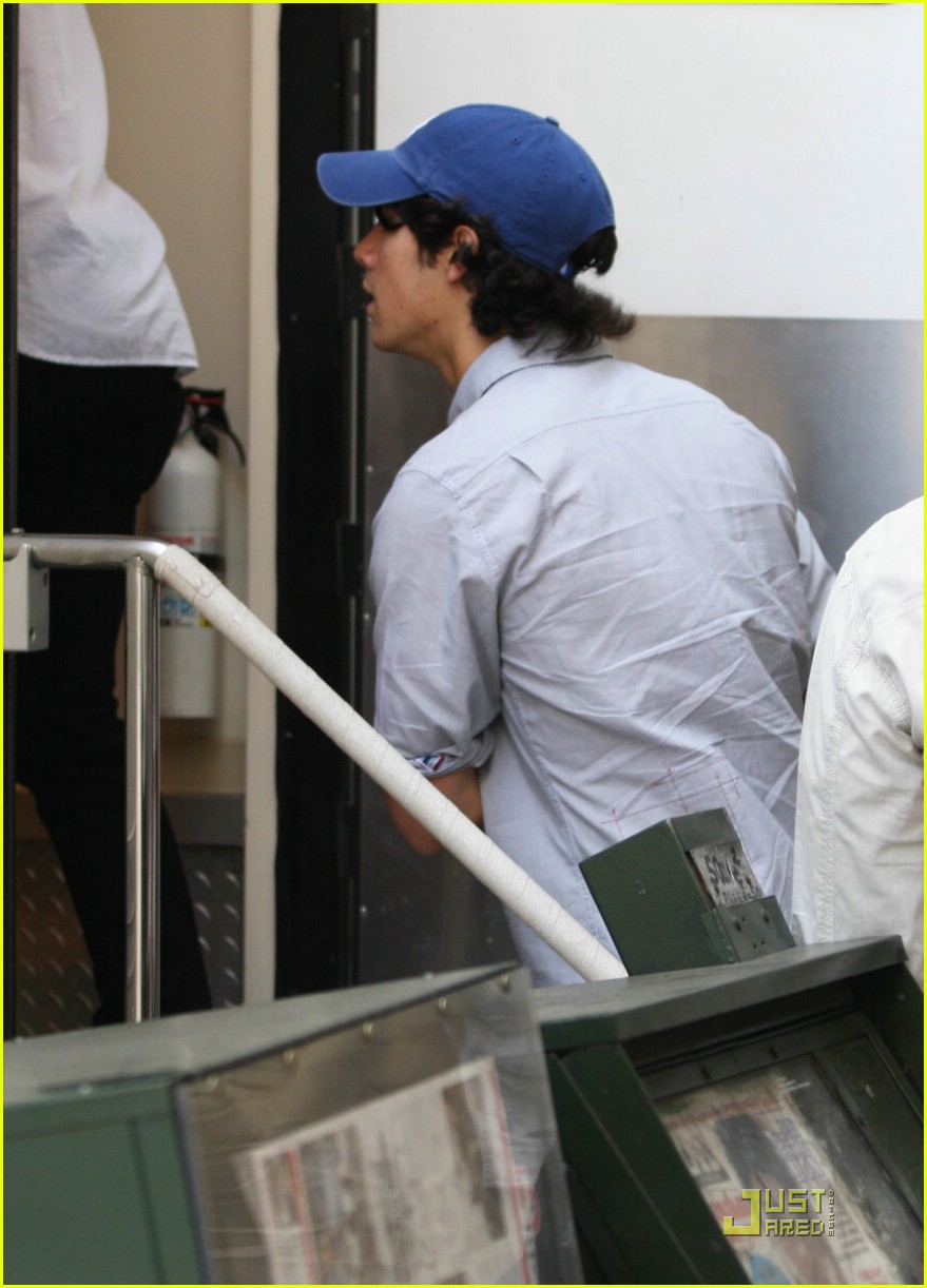 The Jonas Brothers Go "Love Bug" Bananas