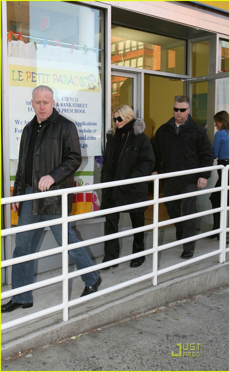 Madonna Signs Up David For French School