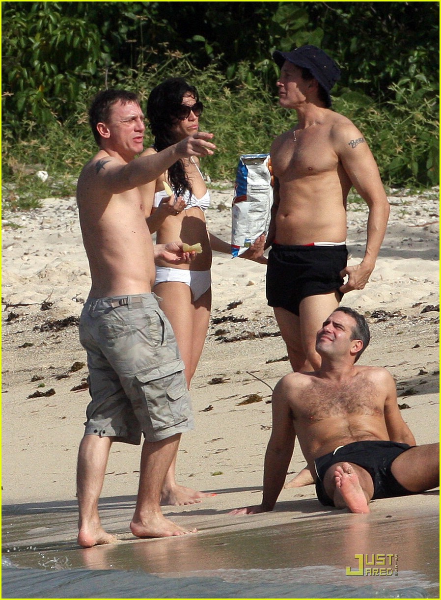 Daniel Craig is St. Bart's Beach Buff