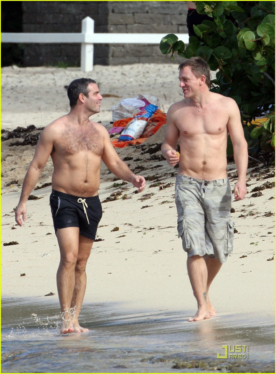 Daniel Craig is St. Bart's Beach Buff
