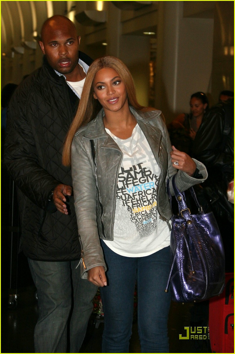 Beyonce Leaves LAX At Last