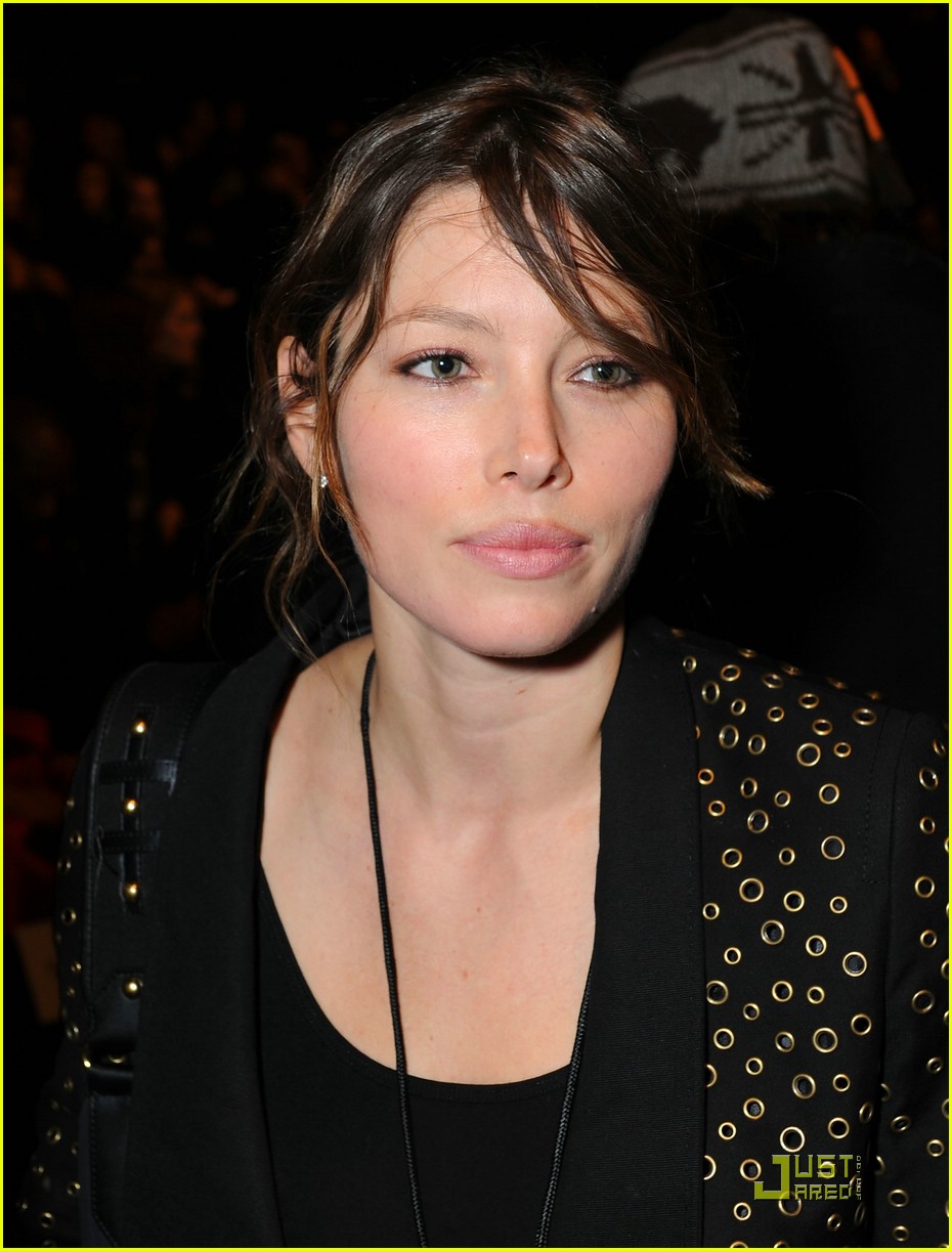 Jessica Biel Falls For Fall Fashion