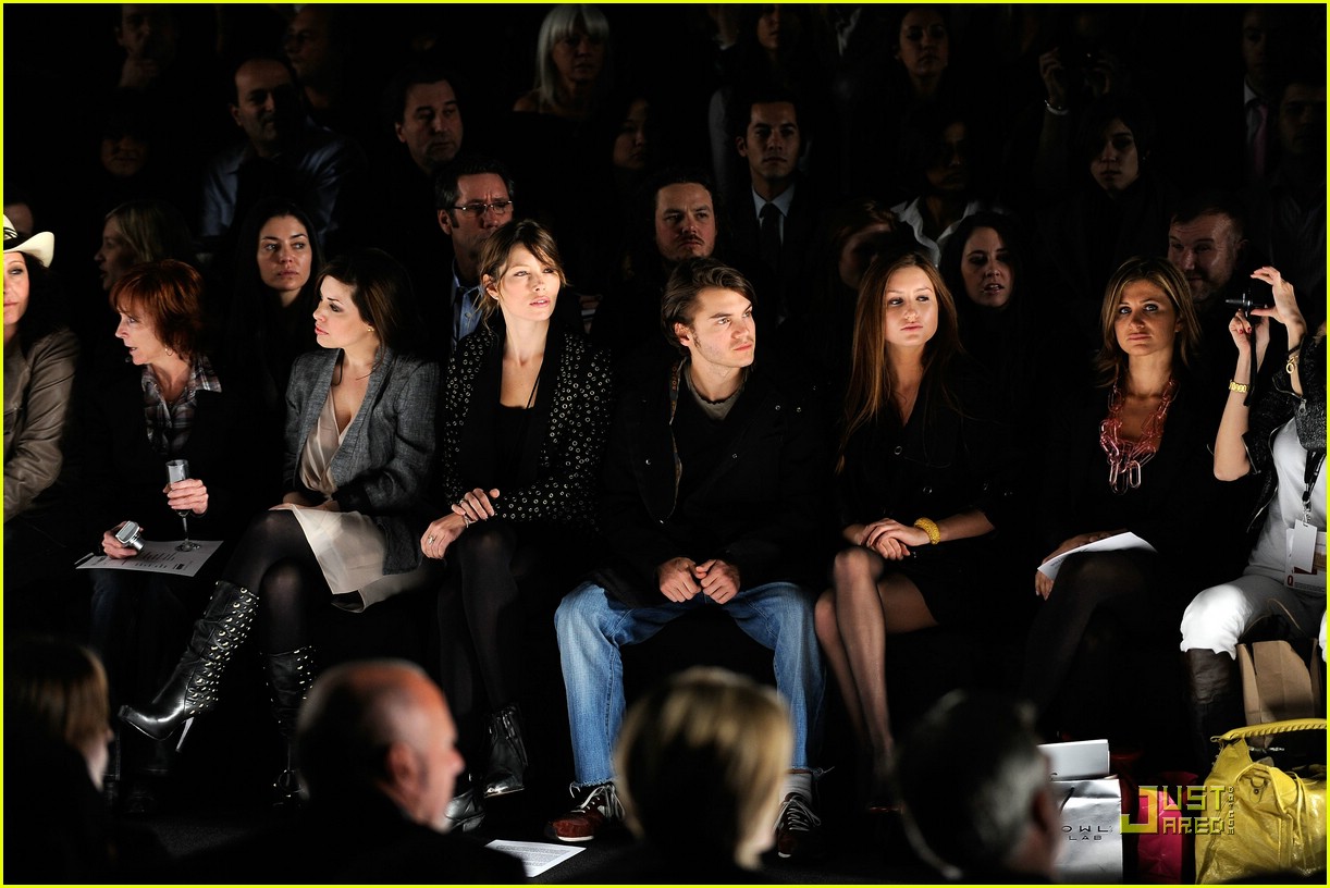 Jessica Biel Falls For Fall Fashion