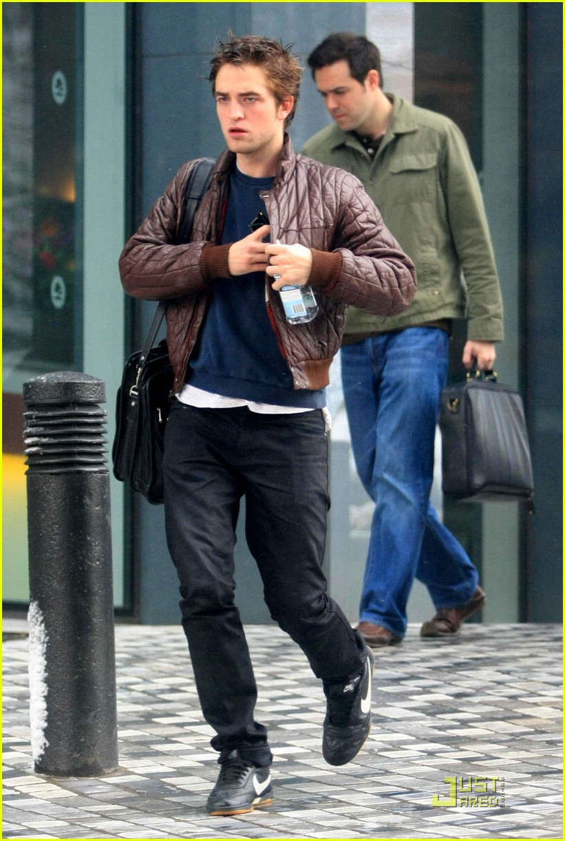 Robert Pattinson is Smoking Hot  Just Jared  Celebrity News and Gossip |  Entertainment