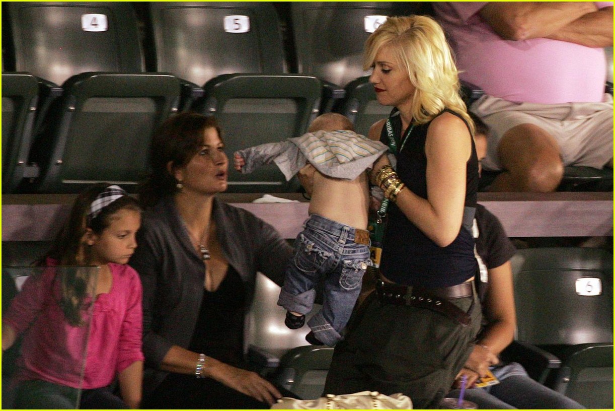 Gwen Stefani Zooms to Zuma