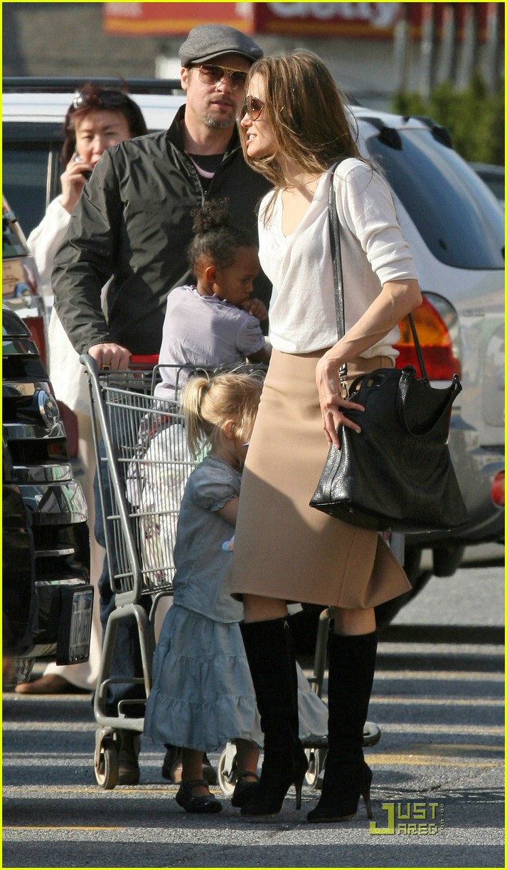 Brad Pitt & Angelina Jolie: Stop and Shop