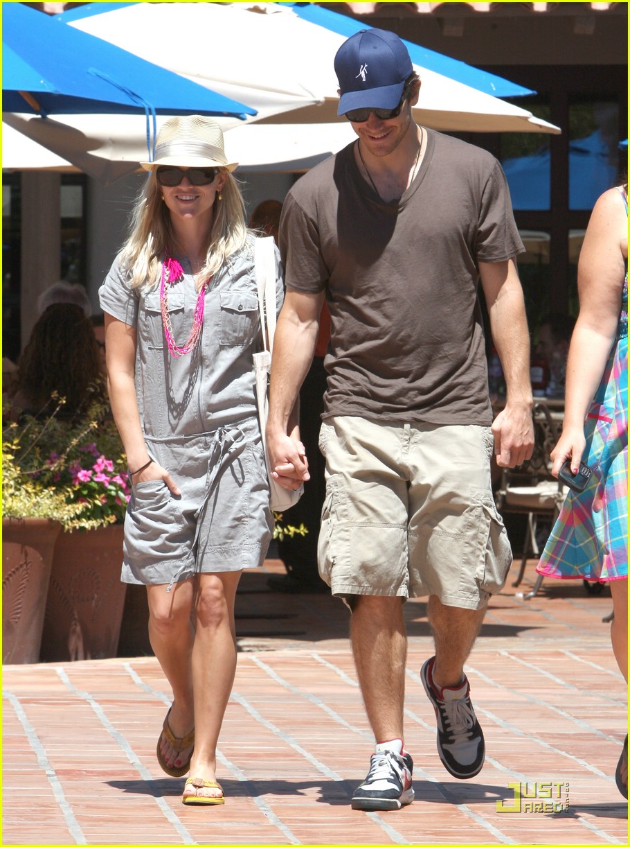 Reese Witherspoon & Jake Gyllenhaal: Coachella Couple