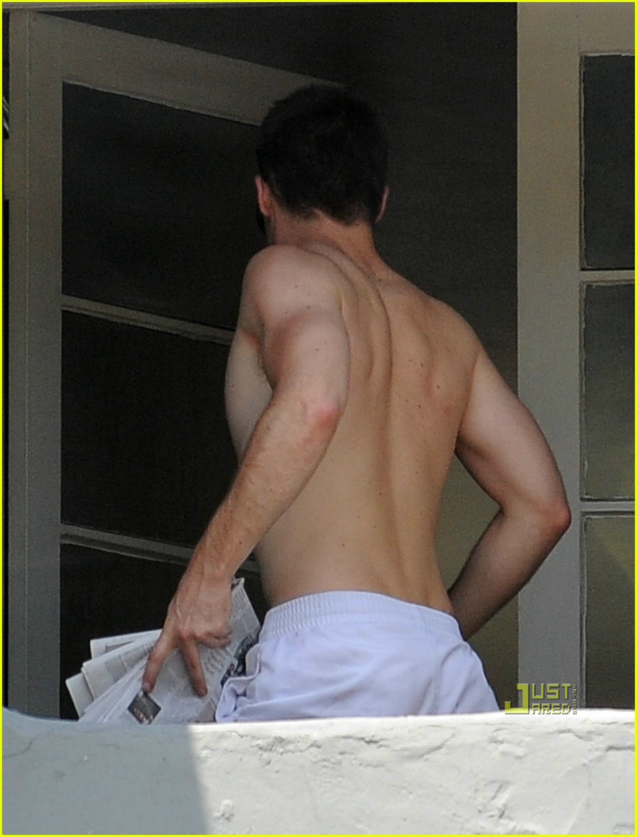 Chris Pine is Shirtless, Picks His Nose