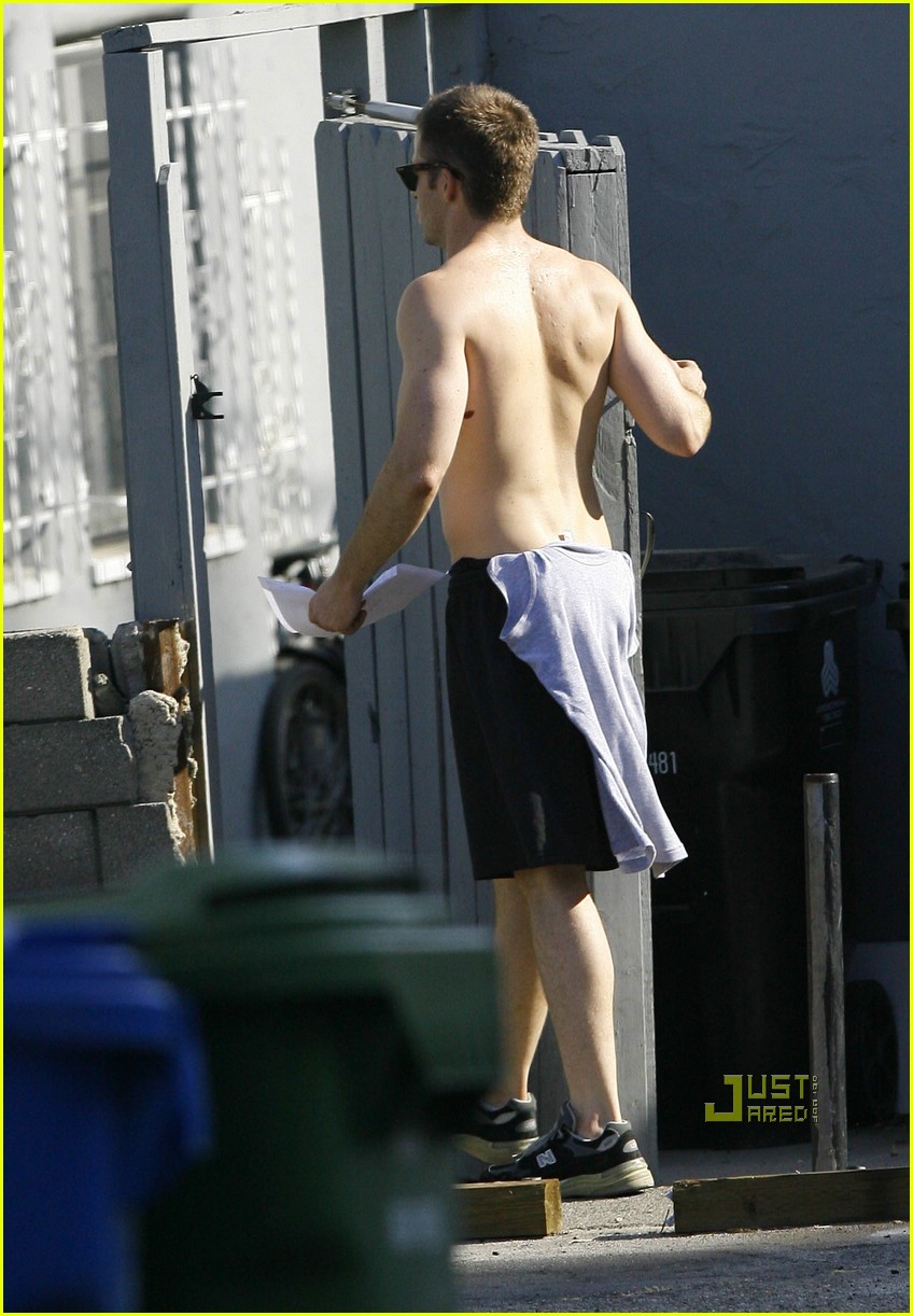 Chris Pine is Shirtless, Picks His Nose