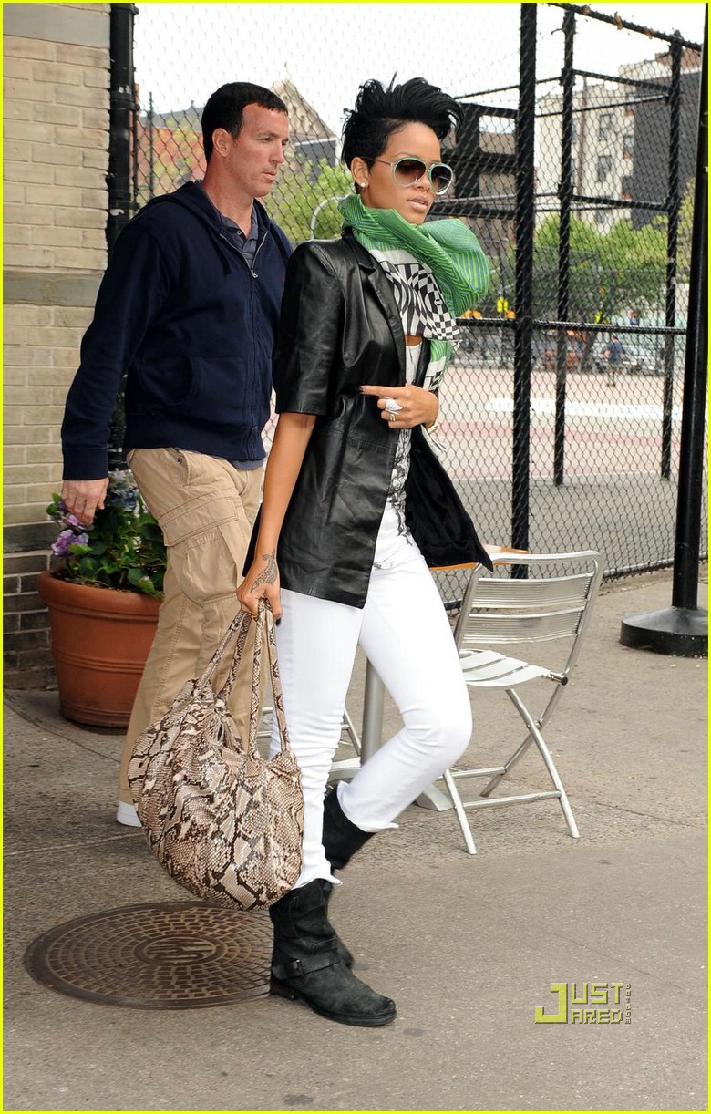 Rihanna: Da Silvano Sunday!