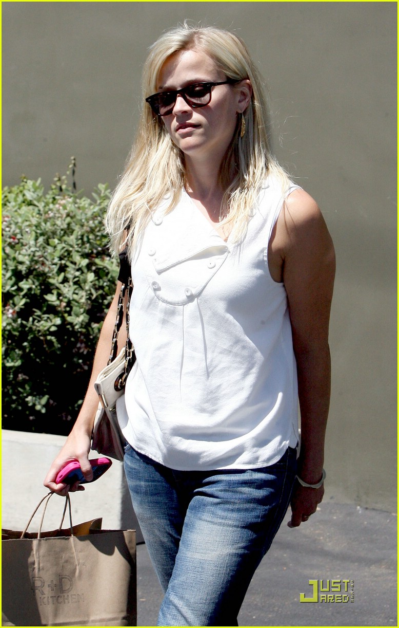Reese Witherspoon & Jake Gyllenhaal Research Restaurants