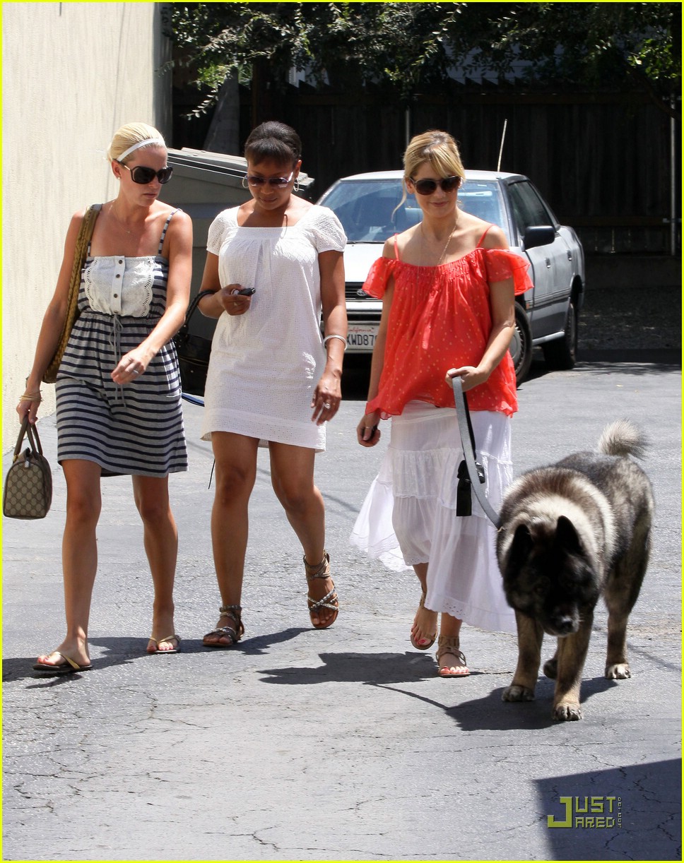 Sarah Michelle Gellar's Dog Visits The Vet