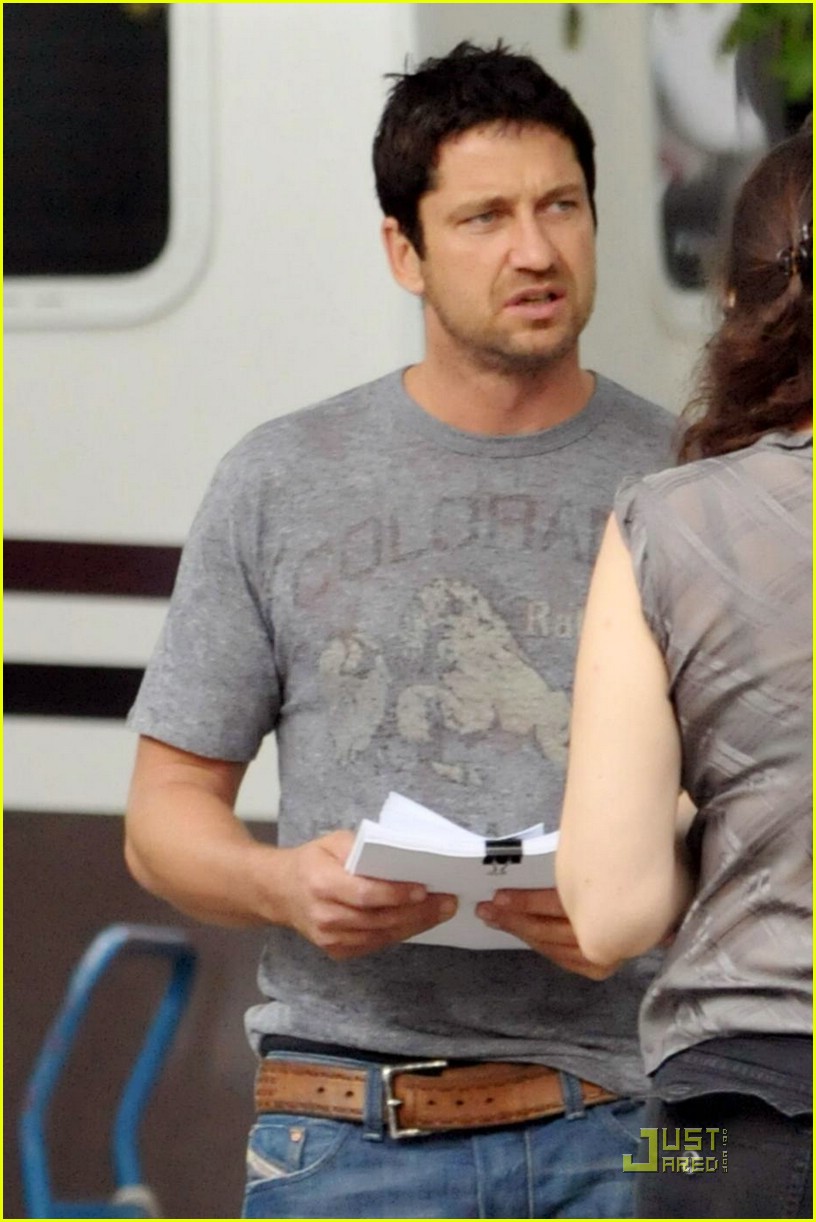 Gerard Butler & Jennifer Aniston: Soaking Wet!