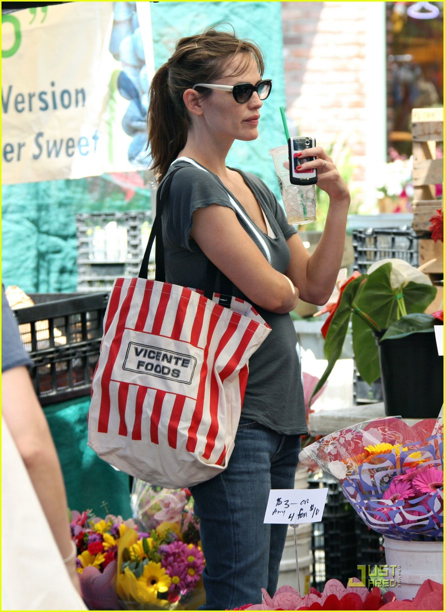 Jennifer Garner is a Grapes Girl