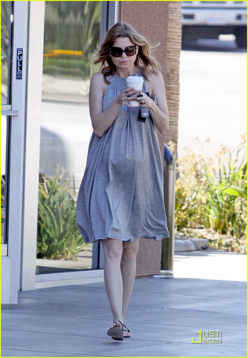 Ellen Pompeo: Pregnant Coffee Run!