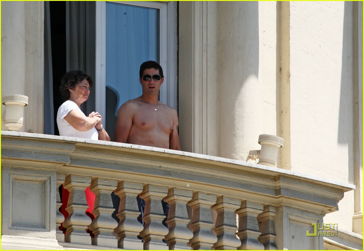 Matthew Fox is Shirtless