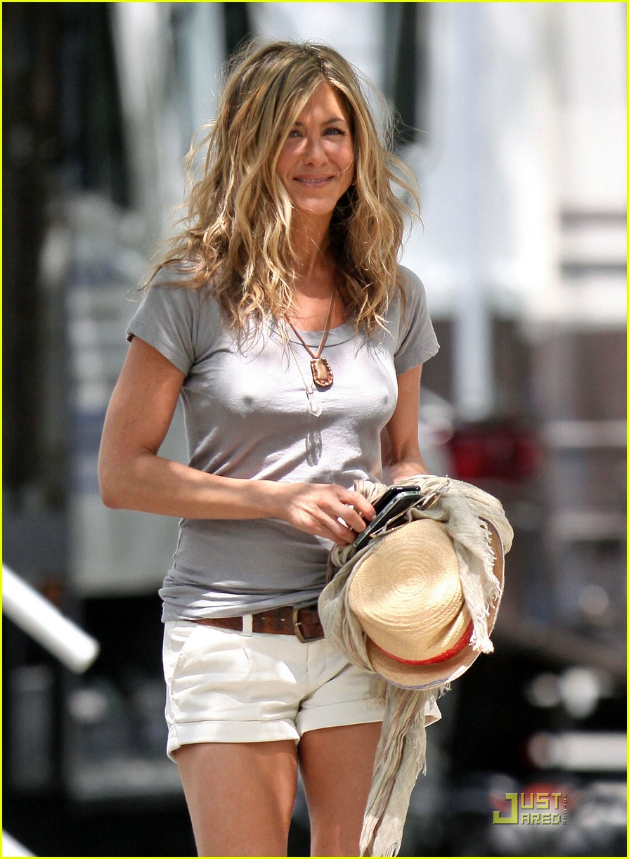 Jennifer Aniston is Perky Pretty
