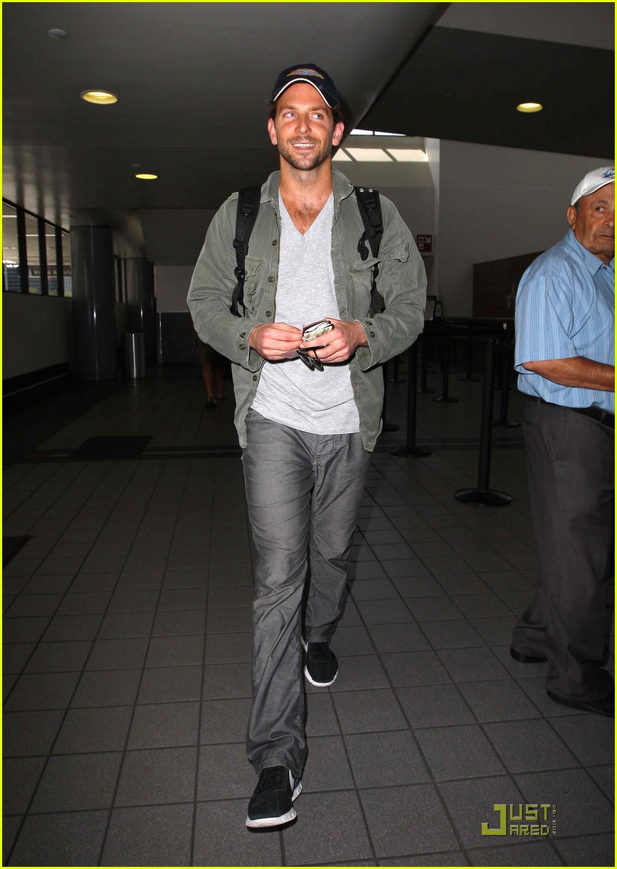 Bradley Cooper Flies Virgin America