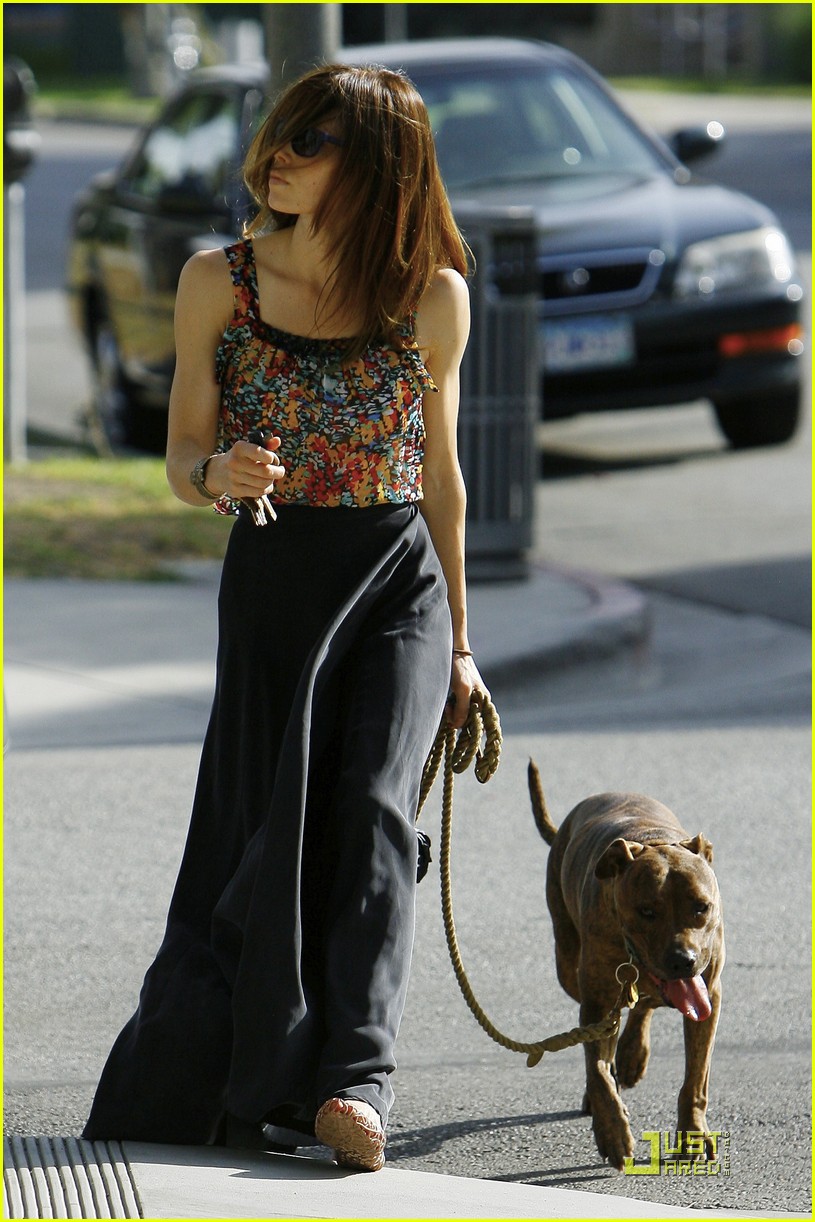 Jessica Biel Walks In The Wind