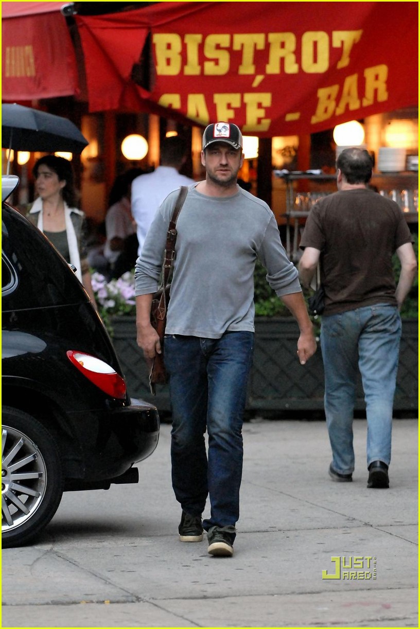 Gerard Butler: Pastis Pigging Out