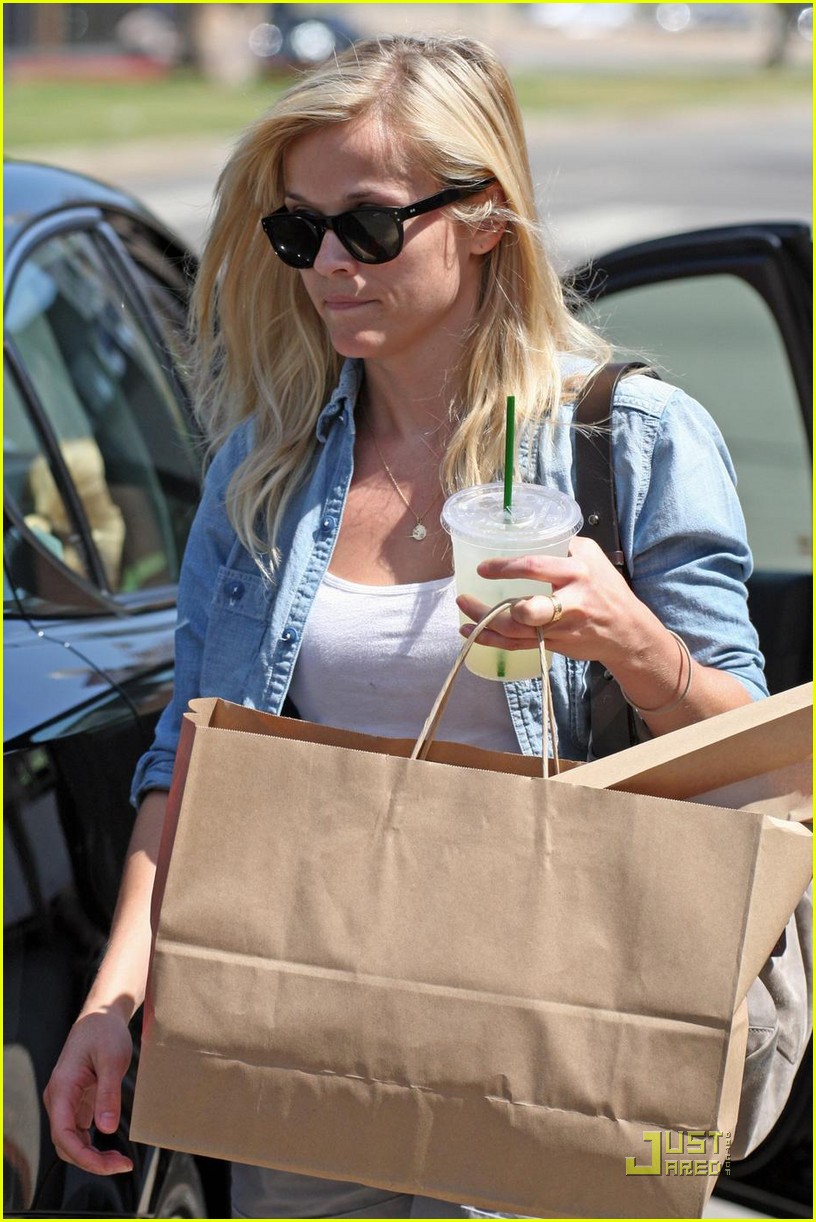 Reese Witherspoon & Ava Phillippe: Lemonade Lovely