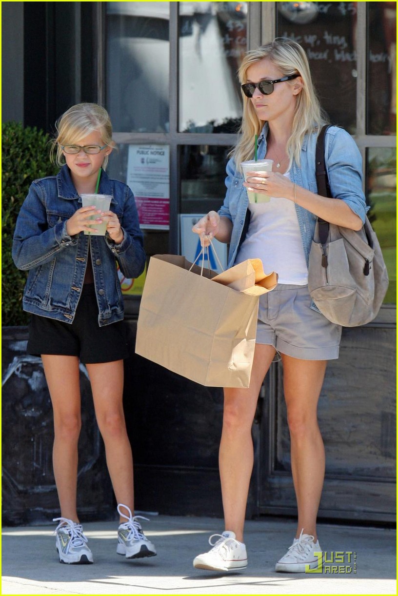 Reese Witherspoon & Ava Phillippe: Lemonade Lovely