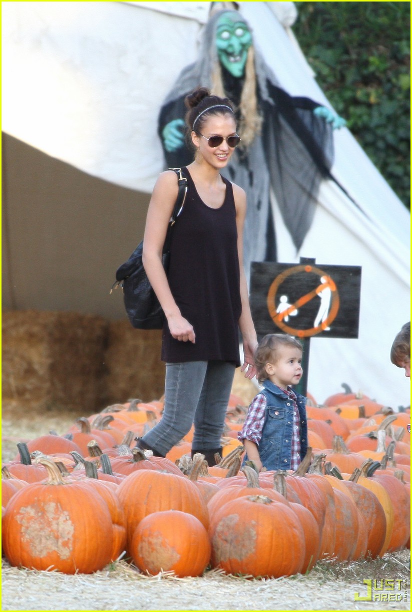 Jessica Alba & Honor Pumpkin Patch Things Up